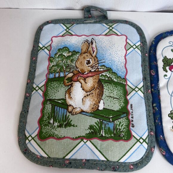 Bunny Potholders Set of 2 Easter Garden VTG Frederick Warne & Co Cottage Core - Picture 2 of 10